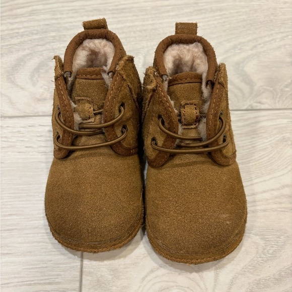 UGG babies size 4/5 like new​​​​​​ - Picture 2 of 5